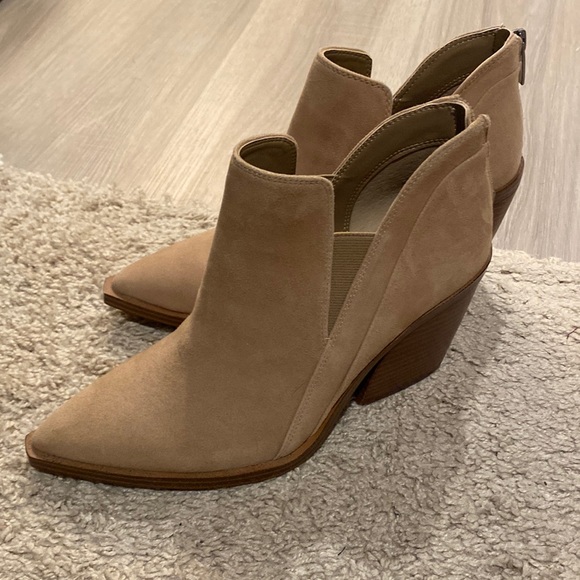 Vince Camuto booties - Picture 1 of 3